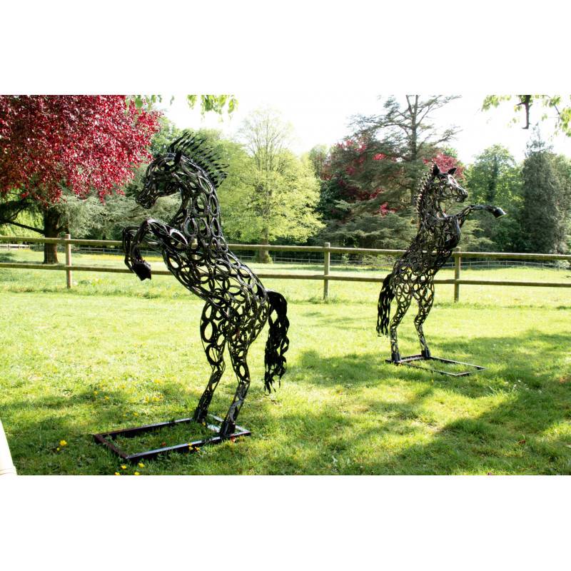 sculpture-cheval-en-fer-a-cheval