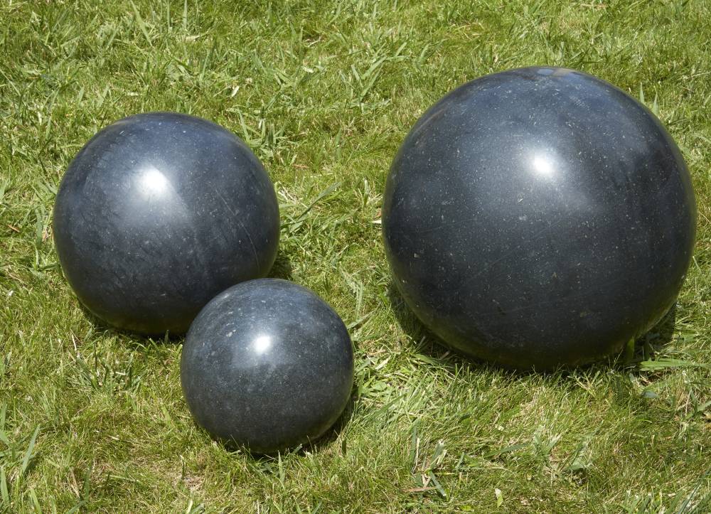 boule-granit-noir-mes