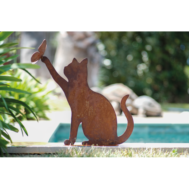 silhouette-chat-metal-rouille-attrapant-papillon